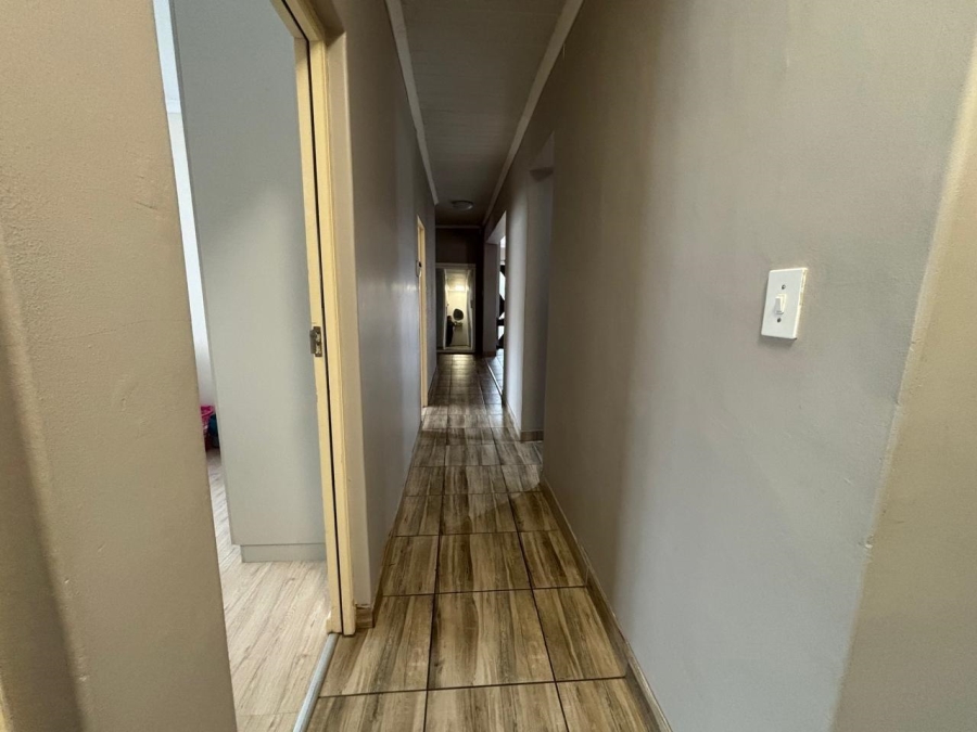 To Let 4 Bedroom Property for Rent in Voelvlei Western Cape